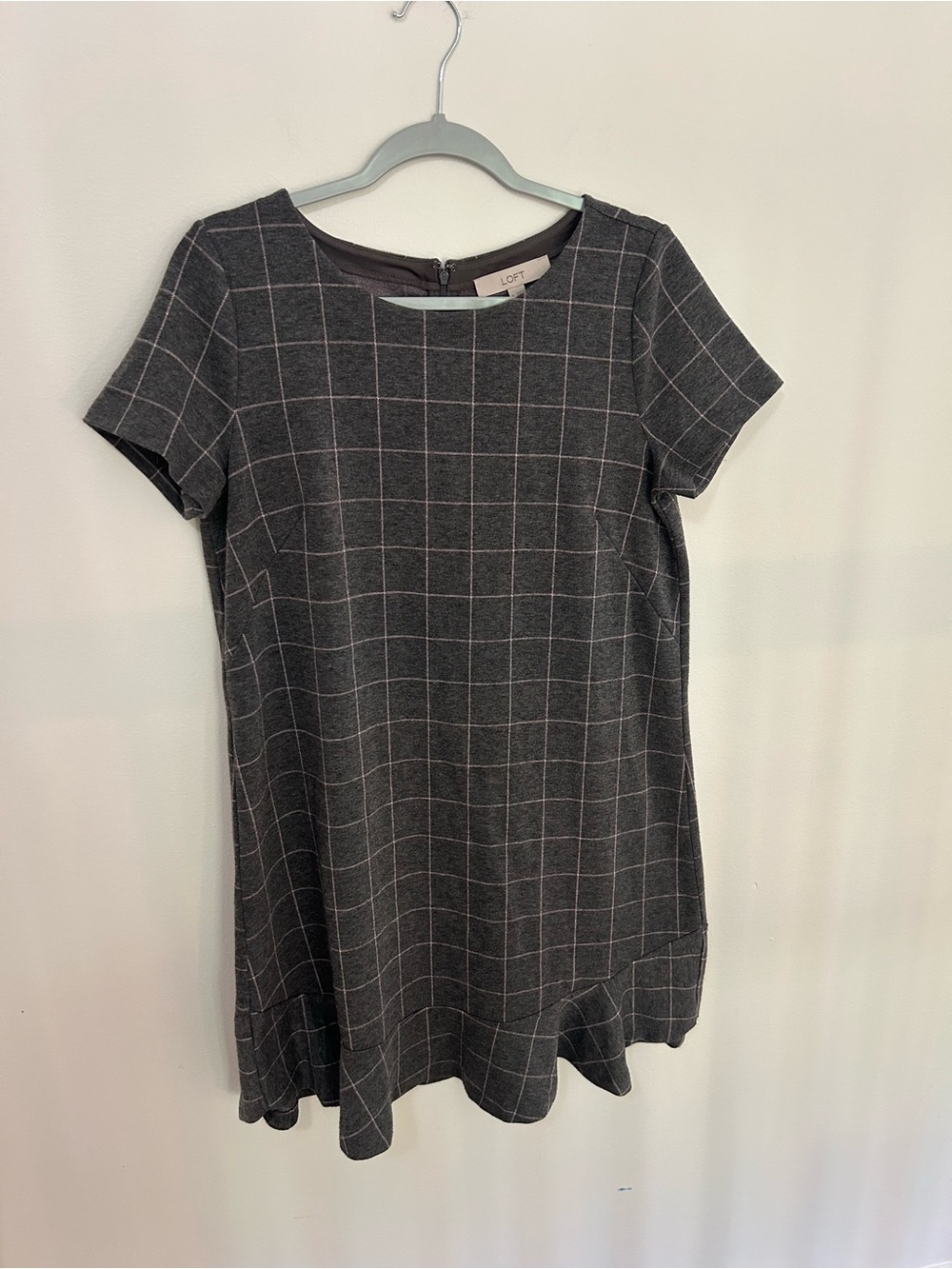 LOFT Gray Windowpane Short Sleeve Shift Dress with Subtle Pink Grid